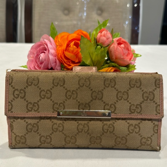 Authentic Gucci wallet - Picture 1 of 11